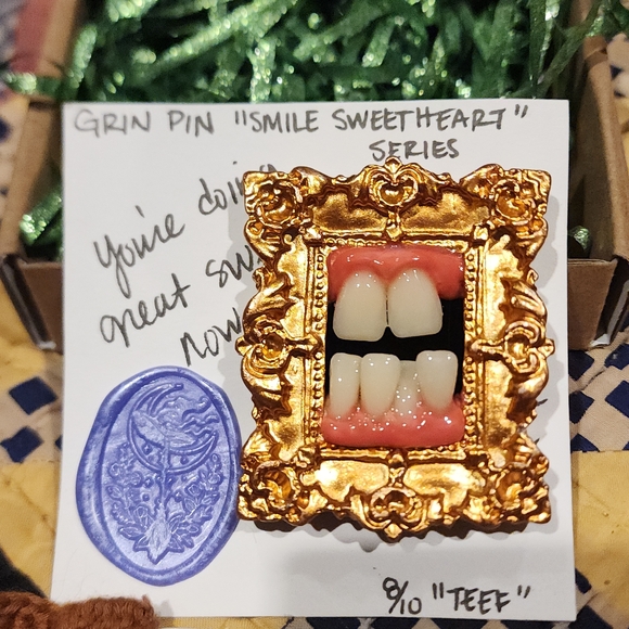 Teeth Pin - Picture 1 of 3